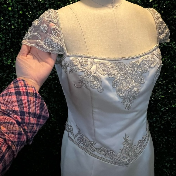 Wedding gown NWOT - Picture 1 of 12